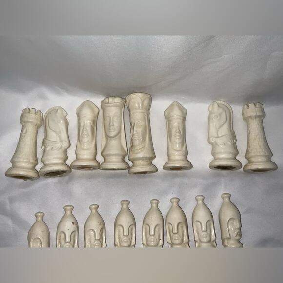 VTG DUNCAN MEDIEVAL CHESS SET GLAZED TURQUOISE WHITE CERAMIC COMPLETE 32 PIECES - Picture 14 of 16